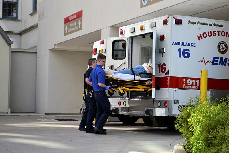 persona herida en ambulancia