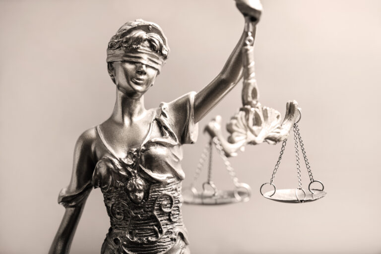 law and justice statue woman
